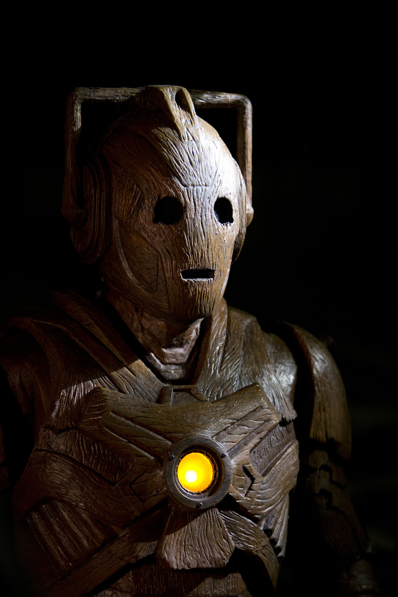 Illustration for article titled Revealing Doctor Who Photos, Plus Hints for Star Wars and Gotham!